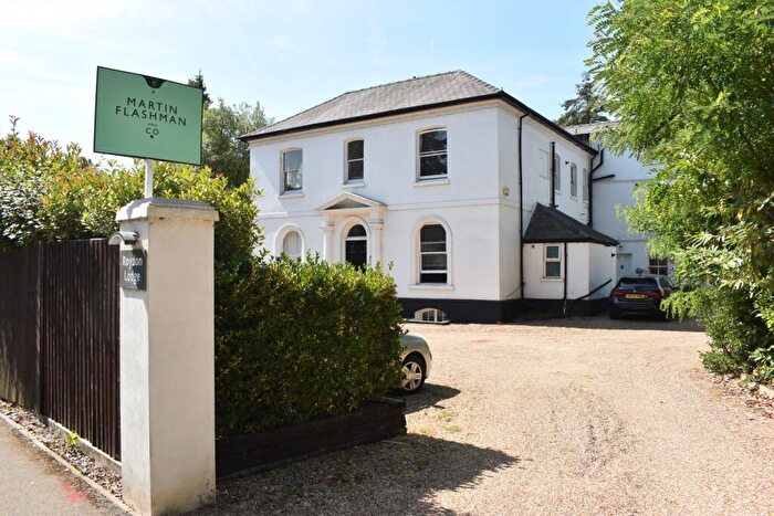 1 Bedroom Flat To Rent In Woburn Hill, Addlestone, KT15