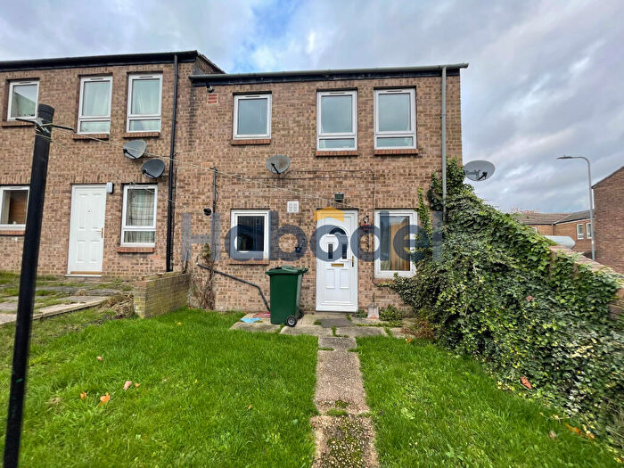 1 Bedroom Flat To Rent In Whytecote End, Wyke, Bradford, BD12