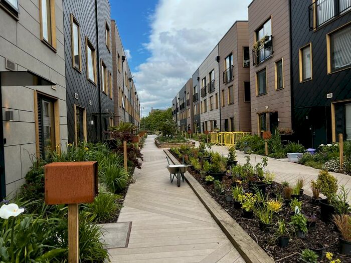 4 Bedroom Town House To Rent In Solar Avenue, Citu, Leeds, LS9