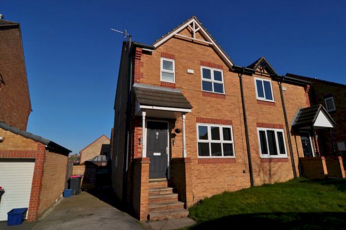 3 Bedroom Semi-Detached House To Rent In Linkswood Road, Rotherham, S65