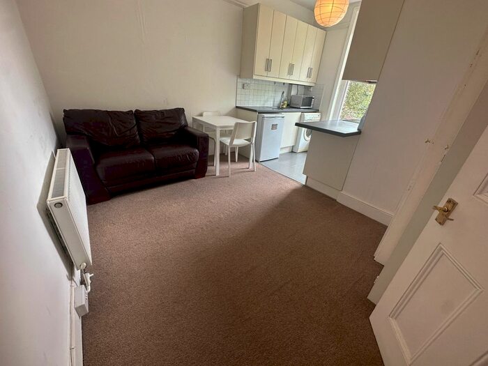 1 Bedroom Flat To Rent In Leopold Road, Ealing, W5