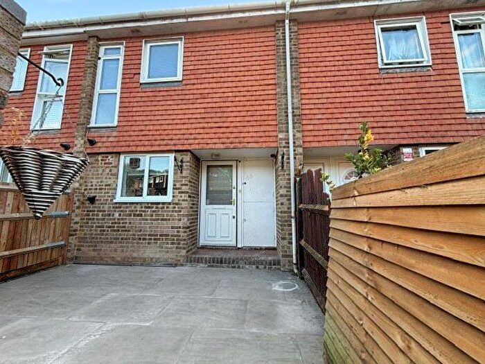 3 Bedroom Terraced House To Rent In Sorrel Bank, Forestdale, Selsdon, South Croydon, CR0