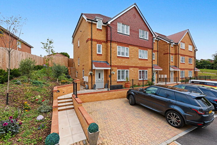 4 Bedroom Semi Detached House For Sale In Vixen Place, Walderslade, Chatham, ME5