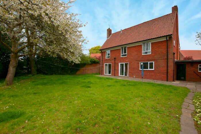 3 Bedroom Detached House To Rent In Tope Crescent, Arborfield, RG2
