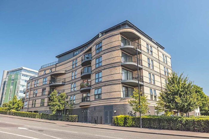 2 Bedroom Flat To Rent In Windsor Road, Slough, SL1