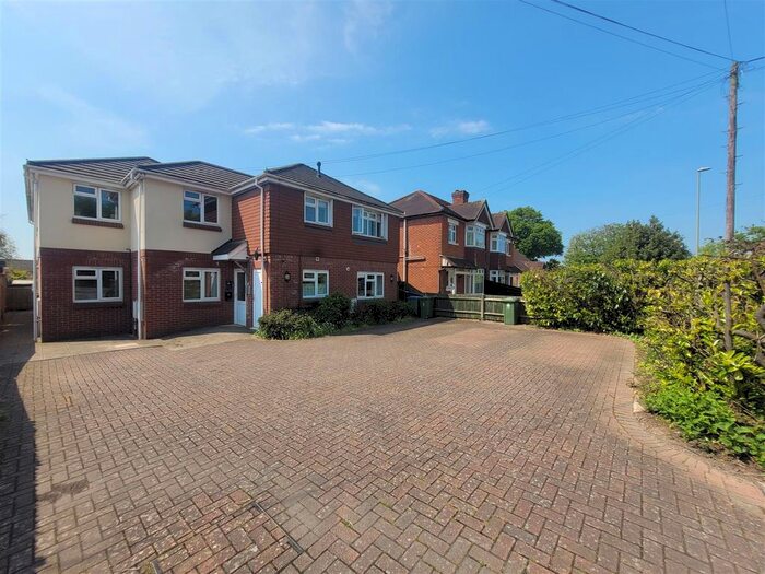 2 Bedroom Flat To Rent In Bridge Road, Park Gate, Southampton, SO31