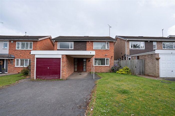 4 Bedroom Detached House For Sale In Weston Close, Solihull, B93