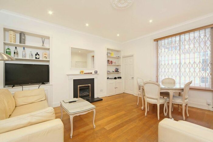 3 Bedroom Flat To Rent In Philbeach Gardens, Earls Court, London, SW5