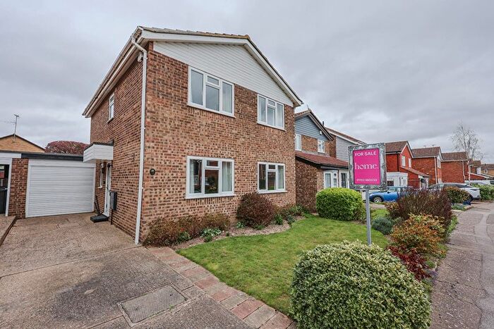 4 Bedroom Detached House For Sale In Paddock Close, Leigh-On-Sea, SS9