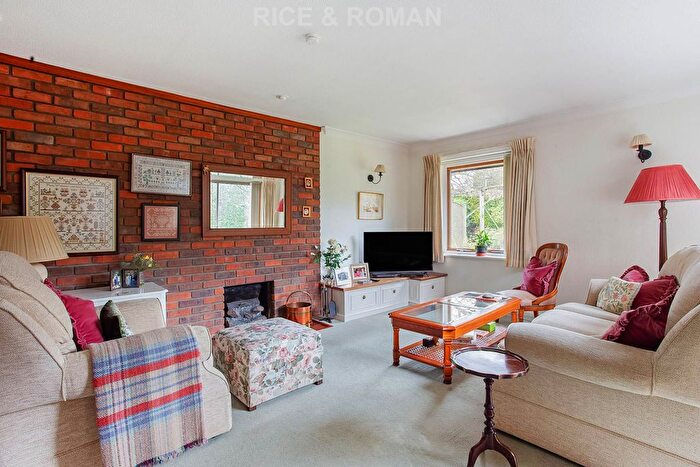 4 Bedroom Detached House For Sale In Luckley Wood, Wokingham, RG41