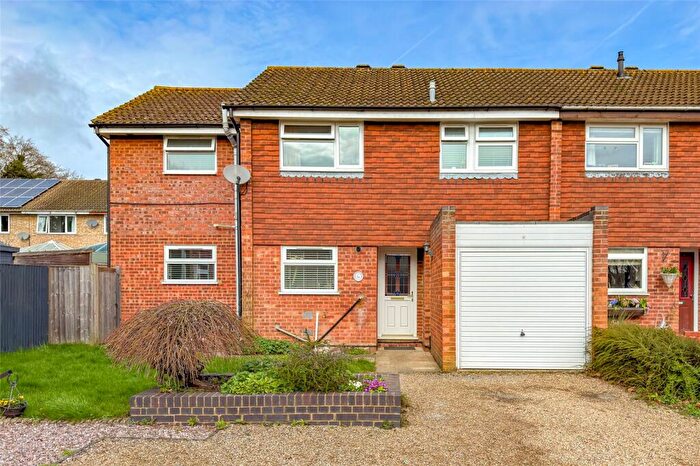 4 Bedroom Semi-Detached House For Sale In Southfield Way, St. Albans, Hertfordshire, AL4