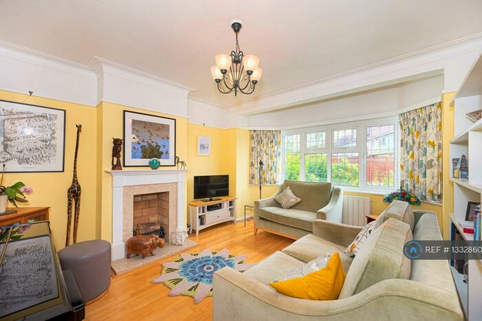 3 Bedroom Semi-Detached House To Rent In Pembroke Avenue, Surbiton, KT5
