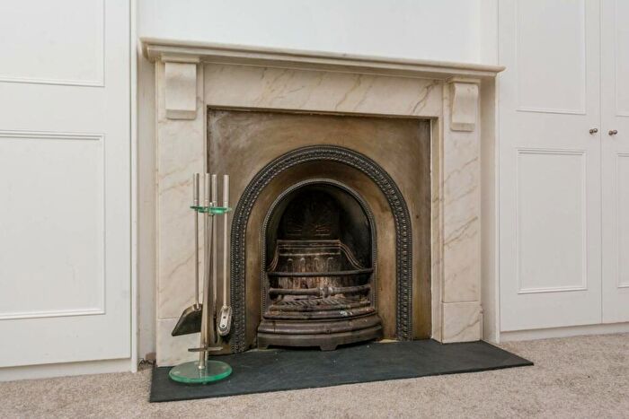 3 Bedroom Flat To Rent In Mortlake High Street, Mortlake, London, SW14