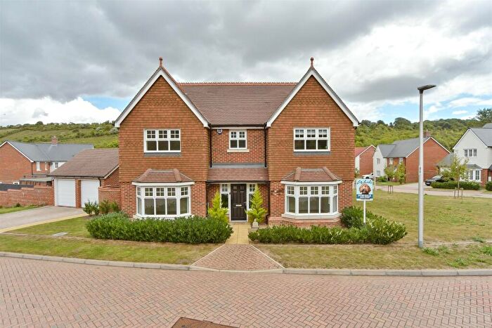 5 Bedroom Detached House For Sale In Brickmakers Way, Hempstead, Gillingham, Kent, ME7