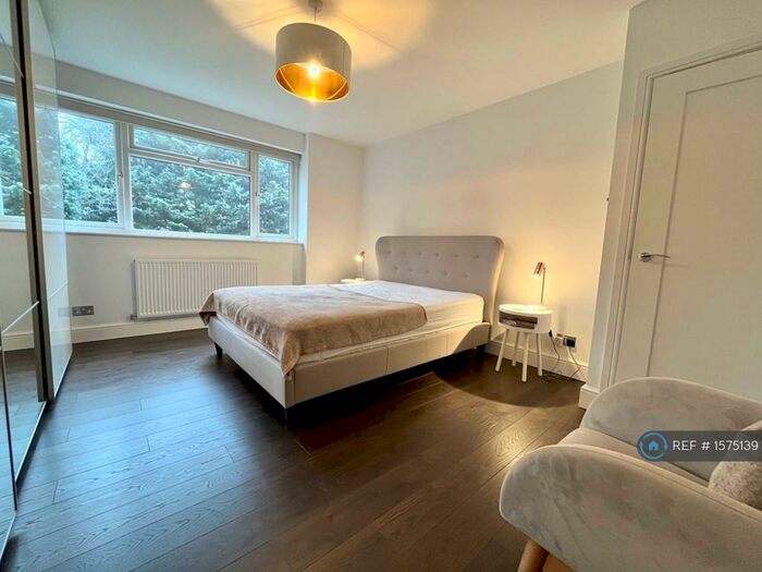 2 Bedroom Flat To Rent In Ashmead, London, N14
