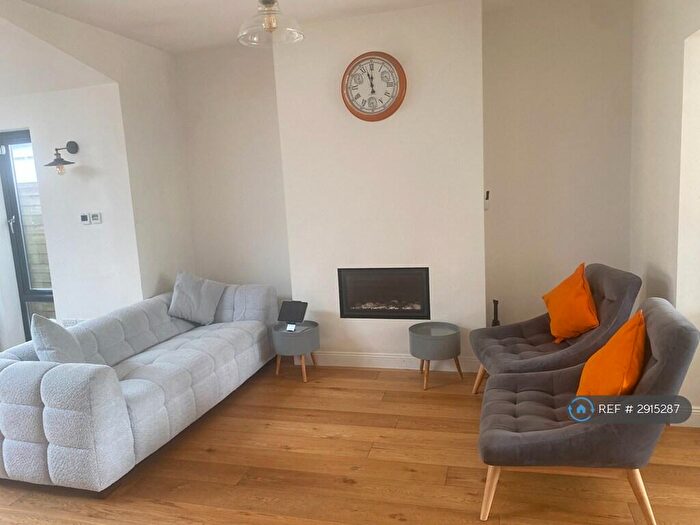 4 Bedroom Terraced House To Rent In Squires Lane, London, N3