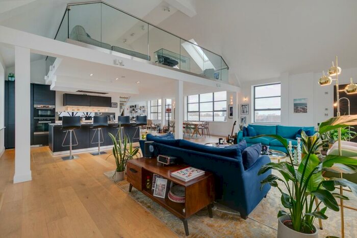 3 Bedroom Penthouse To Rent In Windsor Street London, N1