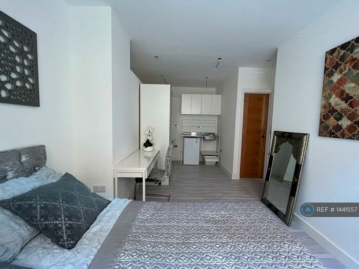 Studio To Rent In Clitterhouse Road, London, NW2