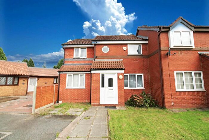 4 Bedroom Semi-Detached House For Sale In Sarnesfield Close, Manchester, M12
