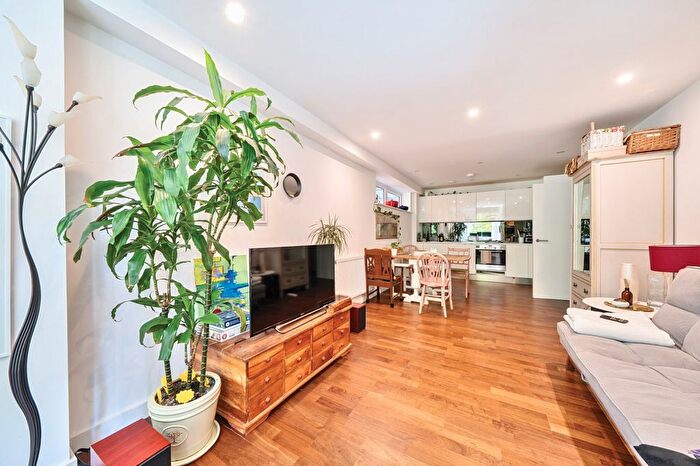 1 Bedroom Flat To Rent In Wharf Street, London, SE8