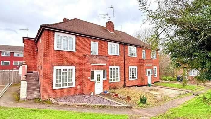 2 Bedroom Maisonette For Sale In Oaks Close, Oaks Court Oaks Close, KT22