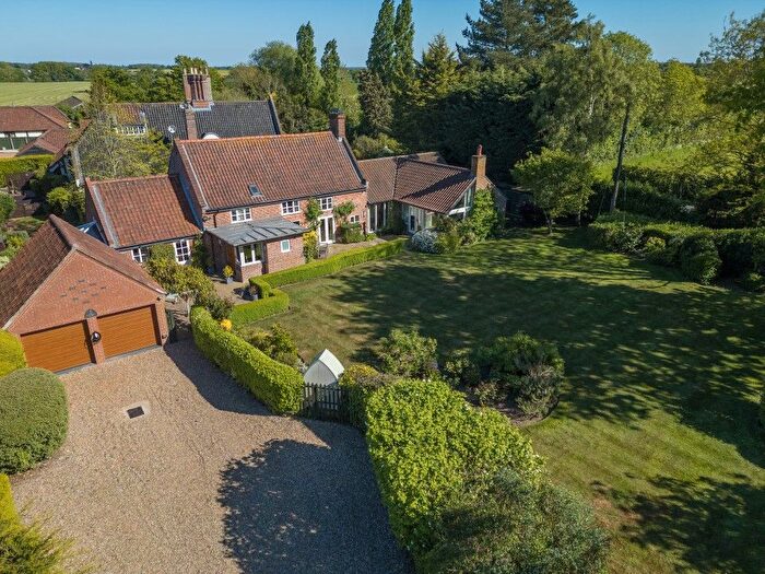 6 Bedroom Detached House For Sale In Wymondham Road, Hethel, Norwich, NR14