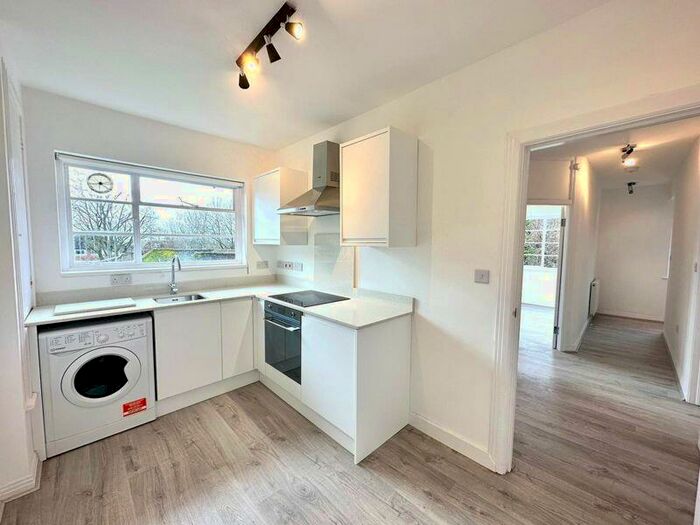 2 Bedroom Apartment To Rent In Denison Close, East Finchley, N2