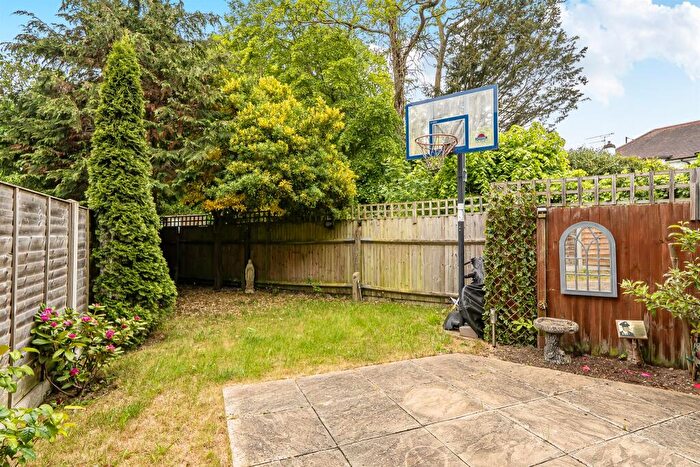 Maisonette For Sale In Culloden Road, Enfield, EN2