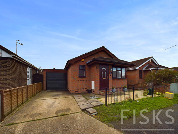 1 Bedroom Bungalow For Sale In Urmond Road, Canvey Island, SS8