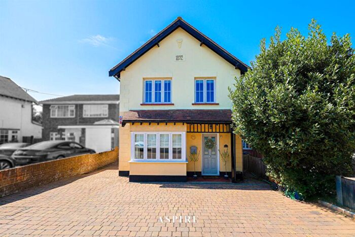 4 Bedroom Detached House For Sale In Video Presentation Inside - High Road, South Benfleet, SS7