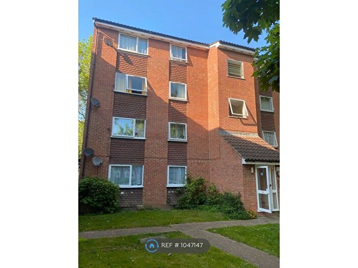 1 Bedroom Flat To Rent In Gurney Close, Barking, IG11