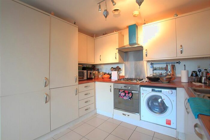 2 Bedroom Flat To Rent In Phoenix House, Bath Road, Hounslow, TW3