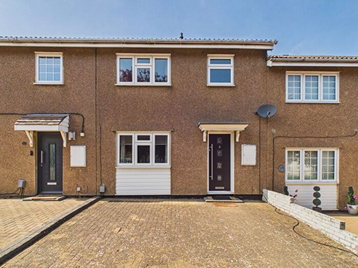 3 Bedroom Terraced House For Sale In Hardy Close, Hitchin, SG4