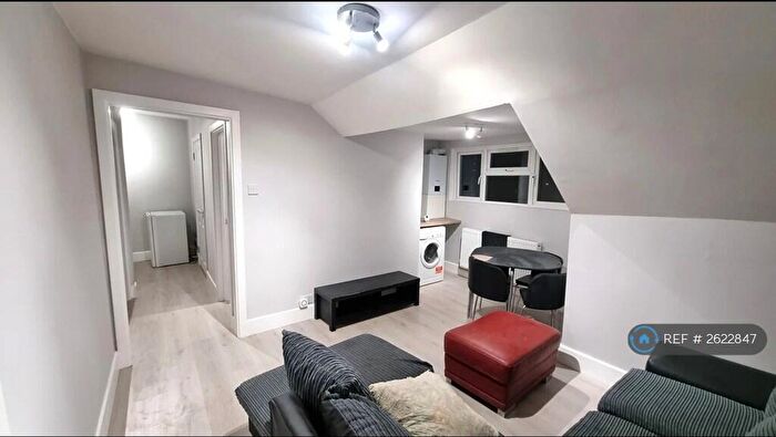 2 Bedroom Flat To Rent In Station Road, London, SE25