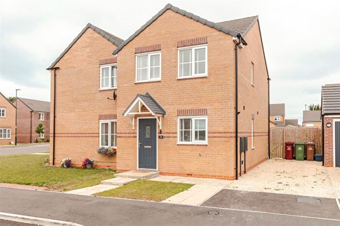 3 Bedroom Semi-Detached House For Sale In Cornfield Way, Winterton, DN15