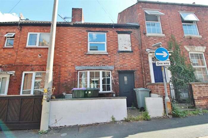 2 Bedroom Terraced House For Sale In Commercial Road, Grantham, NG31