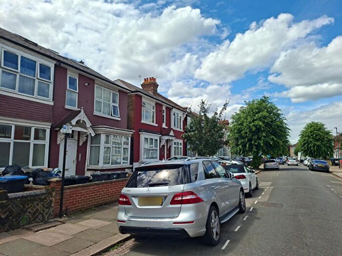 1 Bedroom Apartment To Rent In Sidney Avenue, London, N13