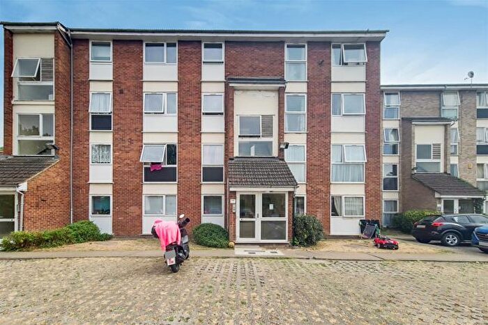 1 Bedroom Flat To Rent In Aylesbury Close, Forest Gate, E7