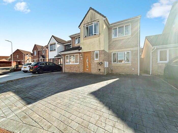 4 Bedroom Detached House For Sale In Clos Ysbyty, Cimla, Neath, SA11