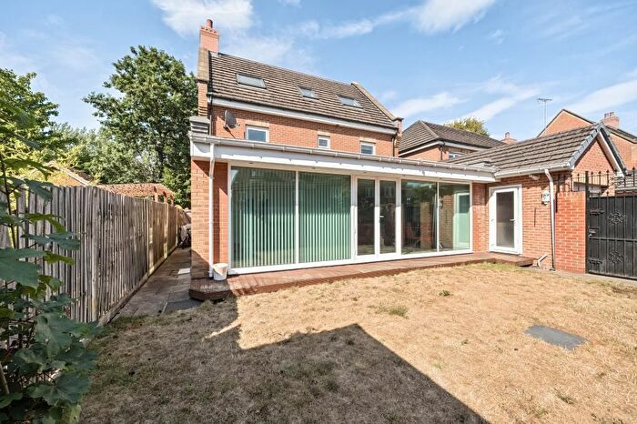 6 Bedroom Detached House For Sale In Wexham, Berkshire, SL3