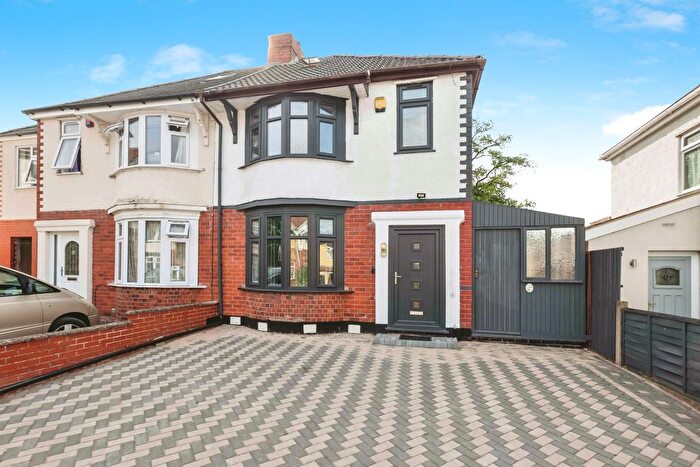 3 Bedroom Semi-Detached House For Sale In Shepherds Brook Road, Stourbridge, DY9