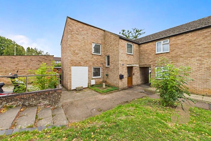 3 Bedroom Link Detached House For Sale In Kersey Avenue, Great Cornard, CO10