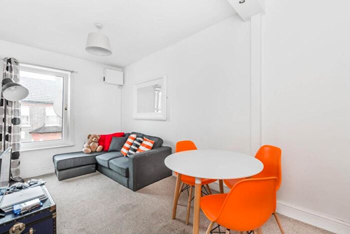 3 Bedroom Flat To Rent In Chesterton Terrace, Plaistow, London, E13