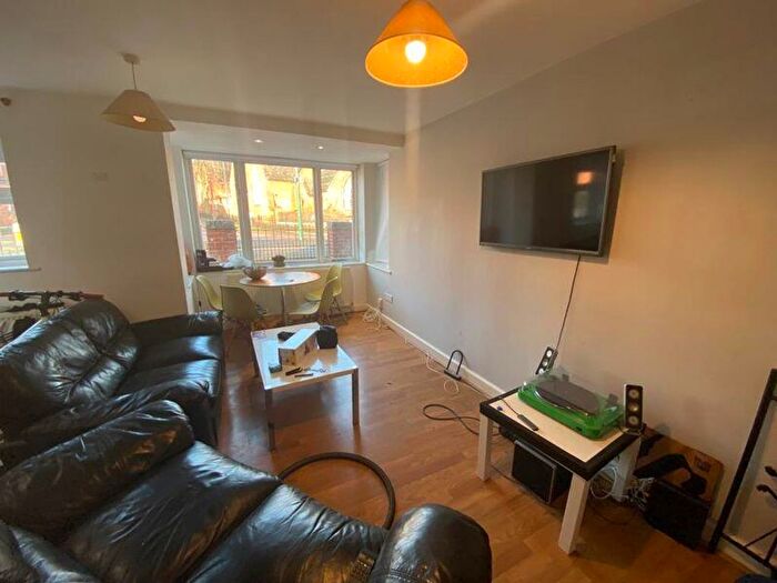 4 Bedroom Semi-Detached House To Rent In Chapel Court, Castle Boulevard, Nottingham, NG7