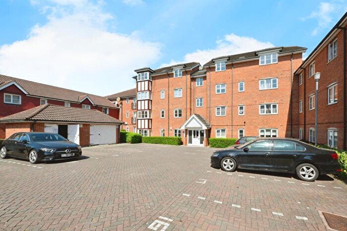 2 Bedroom Flat For Sale In Ottawa Court, Broxbourne, EN10