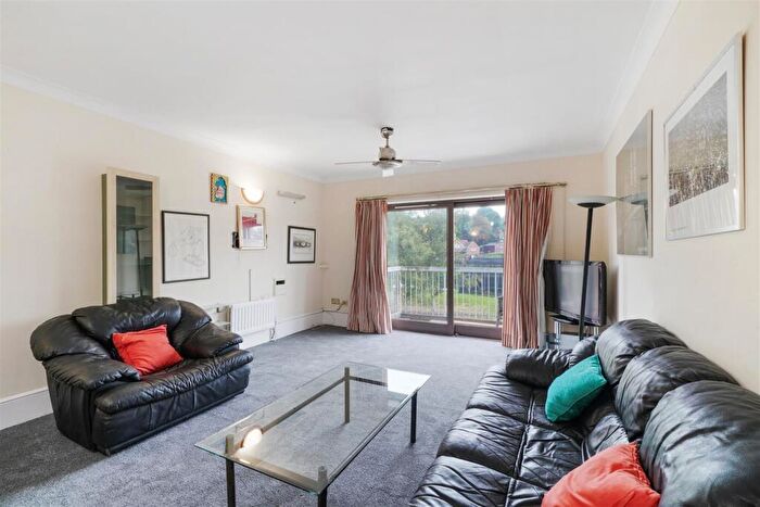 2 Bedroom Flat To Rent In Pavilion Lodge, HA2