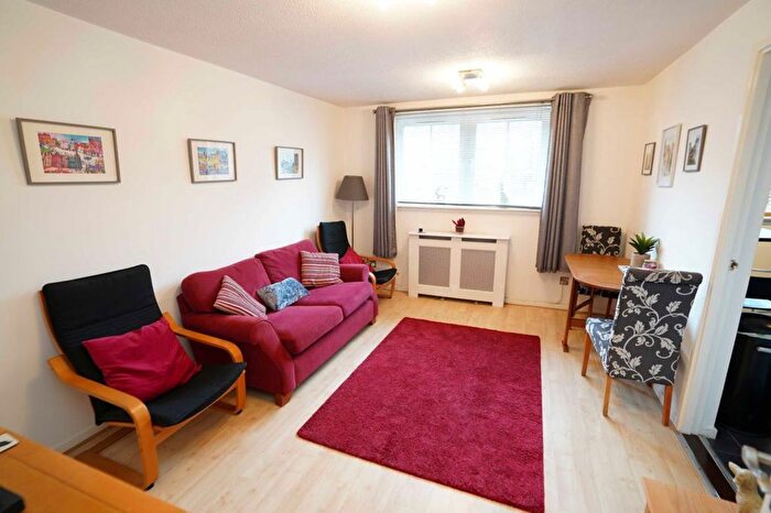 2 Bedroom Flat To Rent In Grandfield, Trinity, Edinburgh, EH6