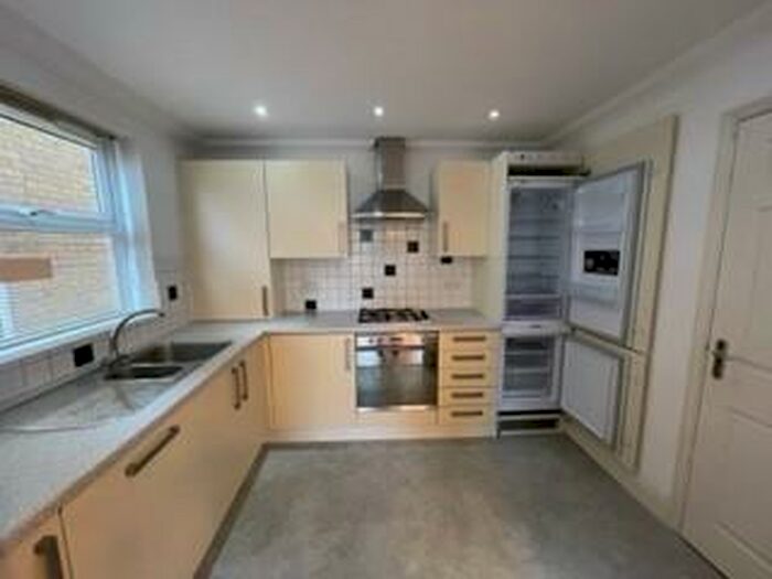 2 Bedroom Flat To Rent In Derby Road, E18
