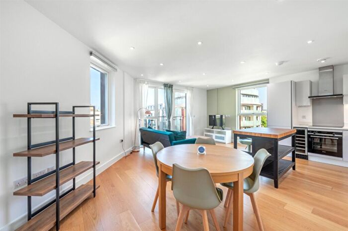 2 Bedroom Flat To Rent In Tollgate Gardens, London, NW6