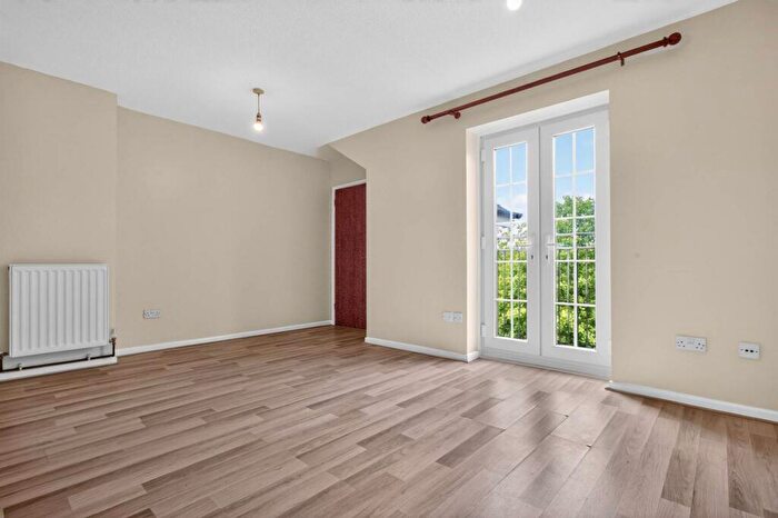 2 Bedroom Flat To Rent In Campbell Drive, Windsor Quay, CF11